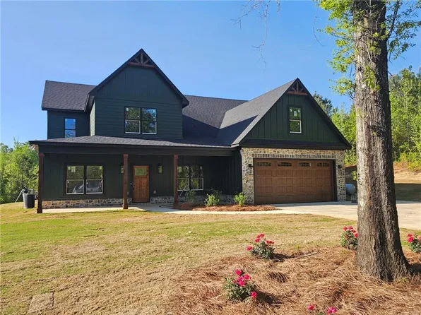 853 Cummings Rd, Smiths Station, AL 36877