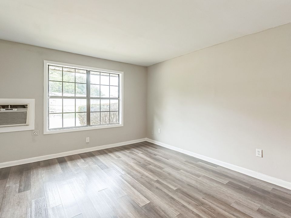 1st image of 105 Walnut St #17