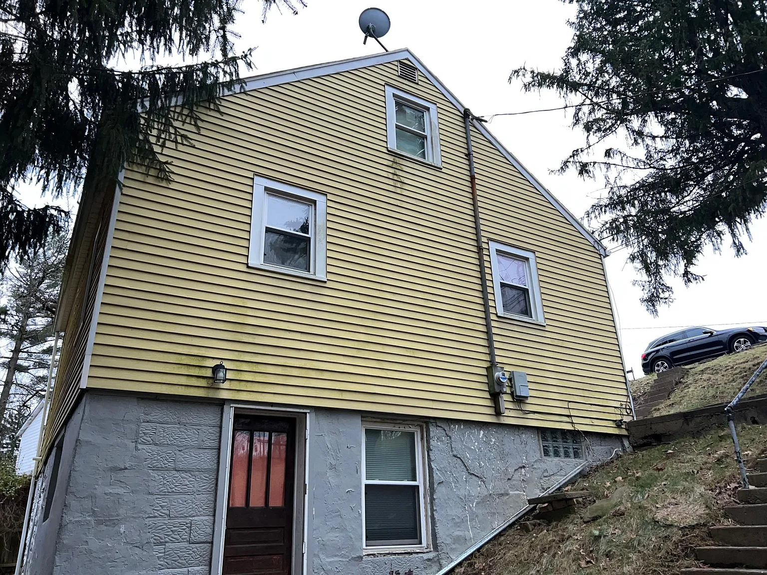 4 bed, 1032 sqft, $1,200 — Photo 2