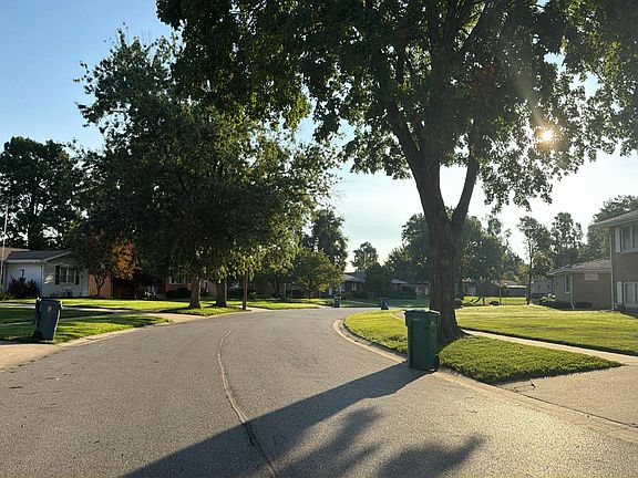 5th image of 2316 Eastview Dr