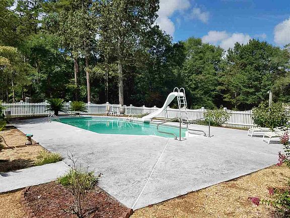 3rd image of 121 Brookdale Dr