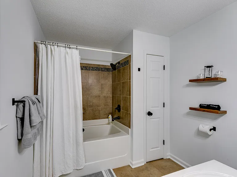 204 Wesley Mill Ln — Photo 21