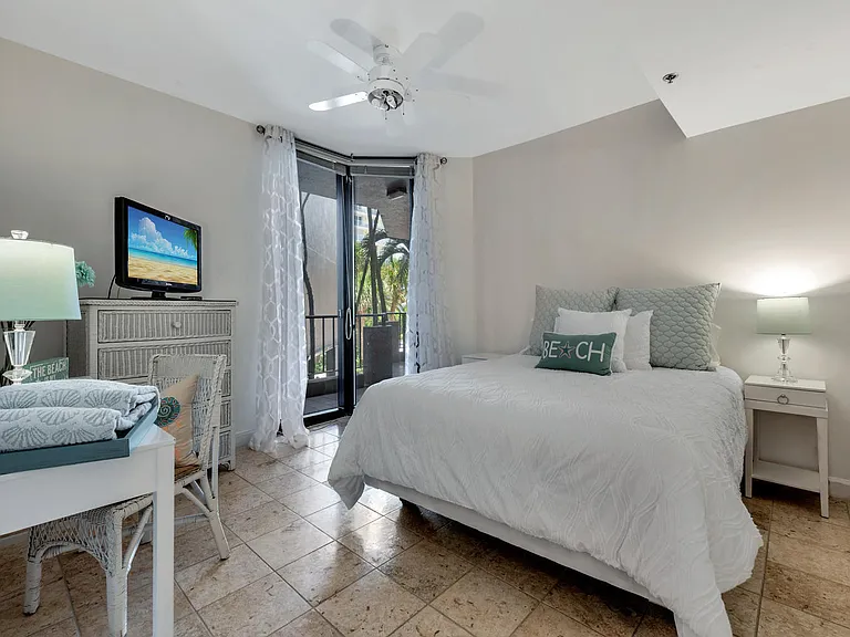 530 Ocean Dr #202 — Photo 15