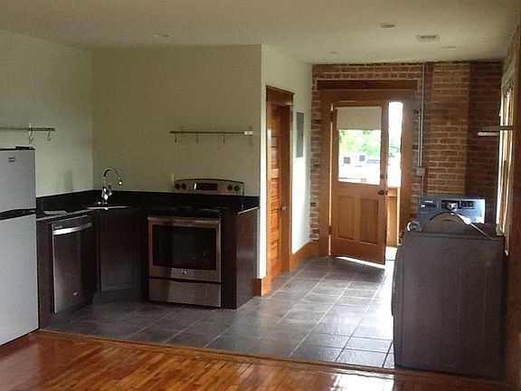 2nd image of 203-1039 E 5th St #203