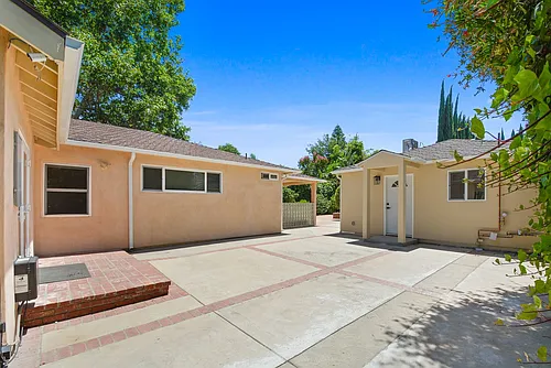 15428 Camarillo St Photo 1