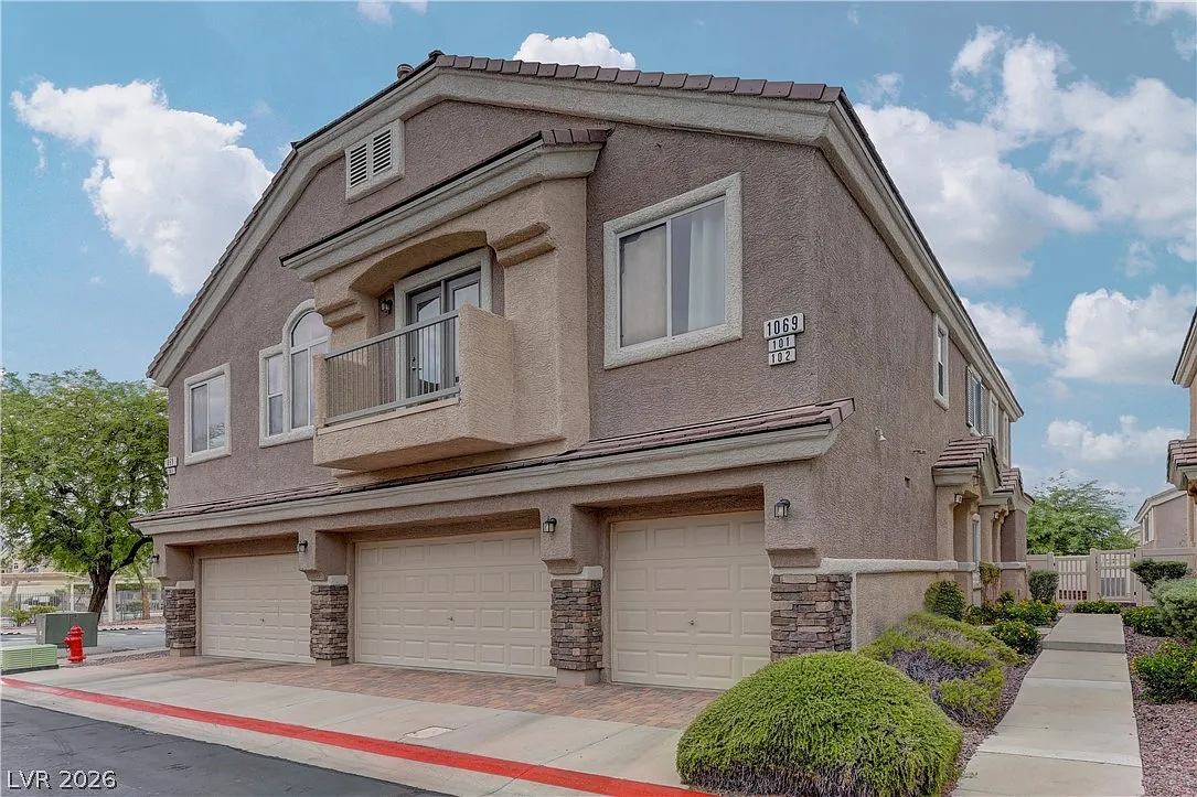 3 bed, 2.5 bath, 1413 sqft, $1,840 — Photo 2