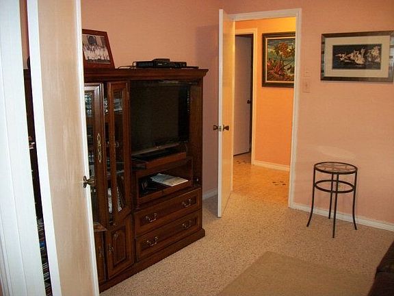 4th image of 10 Campeche Cir