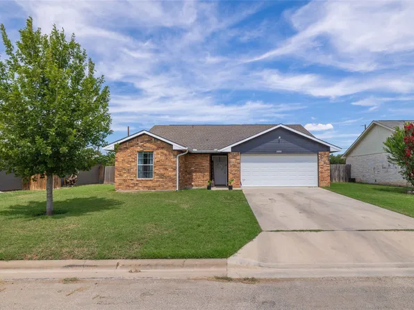 2206 8th St, Brownwood, TX 76801