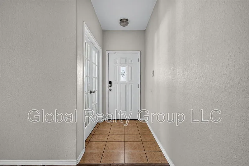 5 bed, 2.5 bath, 2577 sqft, $1,995 — Photo 4