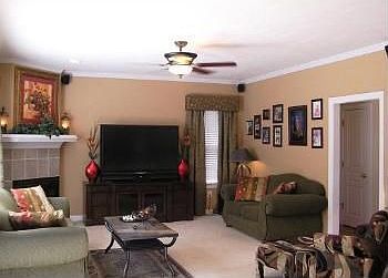 4th image of 1208 Kingsbury Dr
