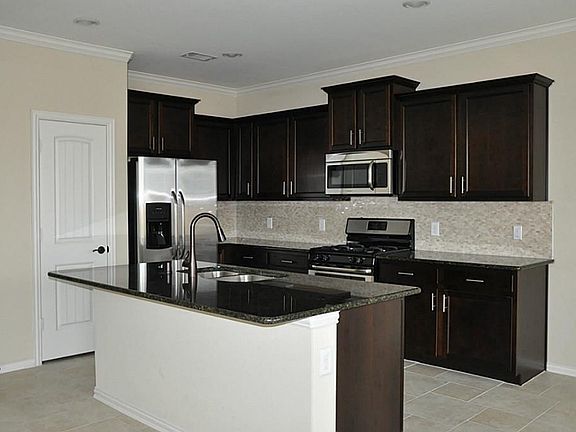 4th image of 18015 Tall Chestnut St