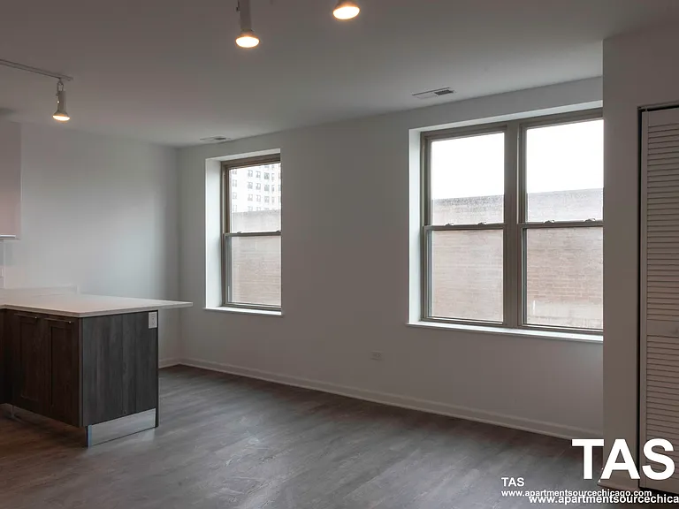 940 W Winona St #605 — Photo 6