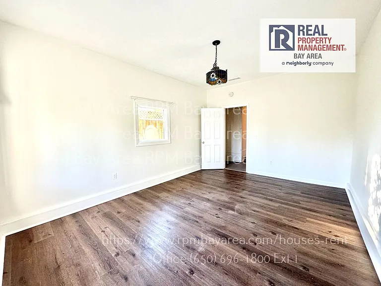 1087 Embarcadero Rd — Photo 18