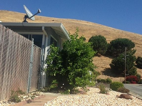 Sideview_Hills in back