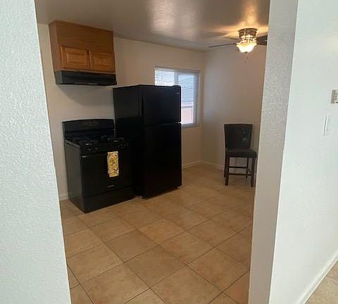 2nd image of 1351 E Oak Ave