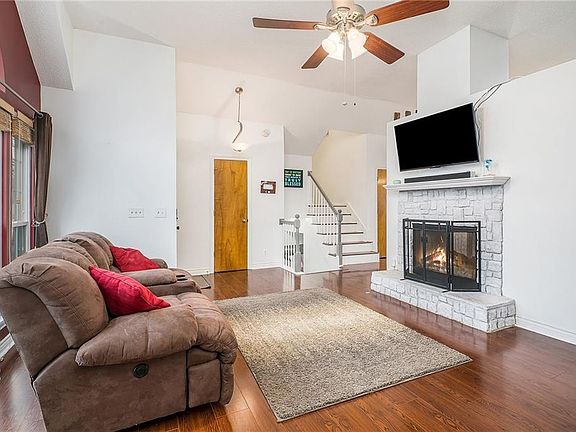 3rd image of 1220 S Brentwood Pl