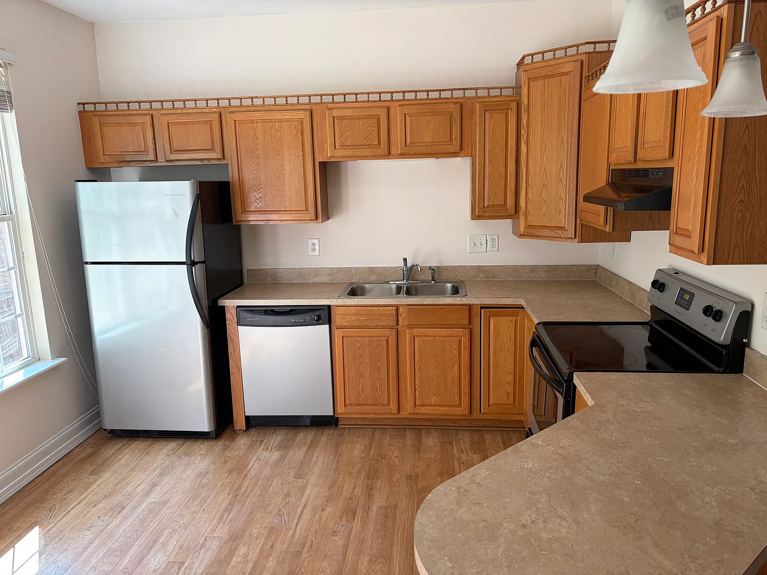 2 bed, 1.5 bath, 1000 sqft, $1,495 — Photo 1