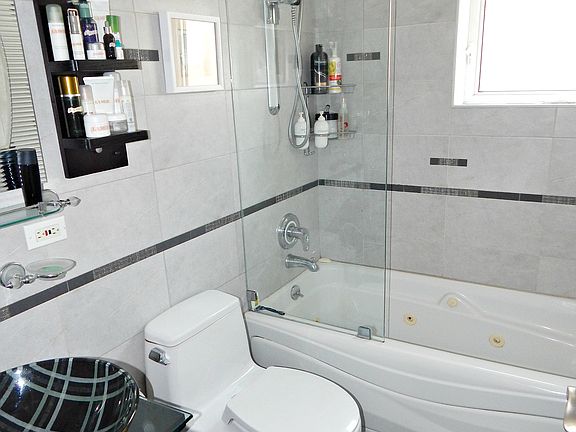 5th image of 1901 Voorhies Ave APT 6