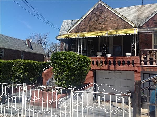 2nd image of 161 E 87th St
