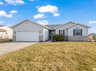 1040 Oakbrook Ave, Chatham, IL 62629
