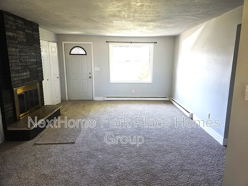 2 bed, 1.0 bath, 750 sqft, $1,075 — Photo 2