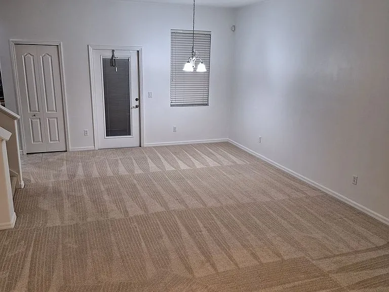 1017 Priory Cir — Photo 34