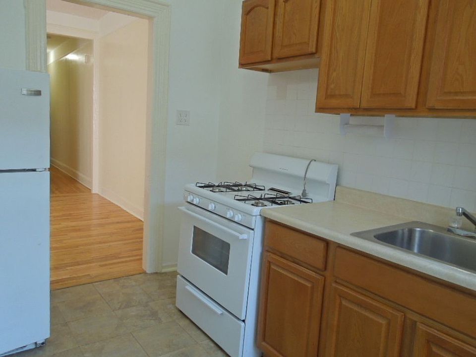 1st image of 674 Lincoln Pl #Top