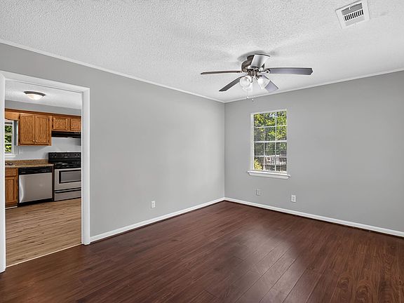 2nd image of 1013 Sandybrook Cir