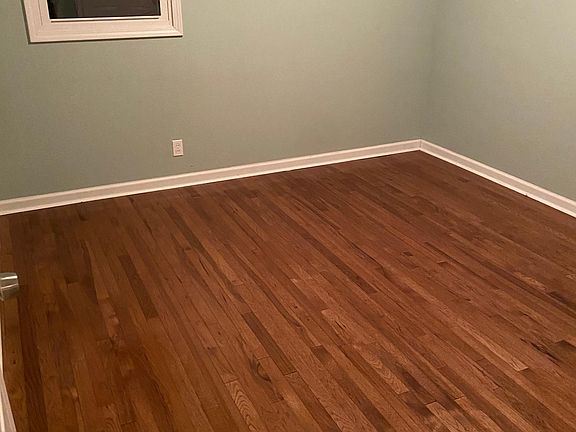 5th image of 110 Hart Ln