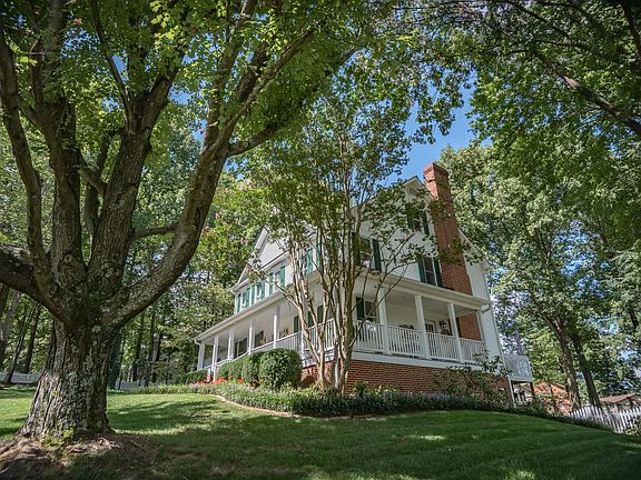 3rd image of 102 Windsor Ct