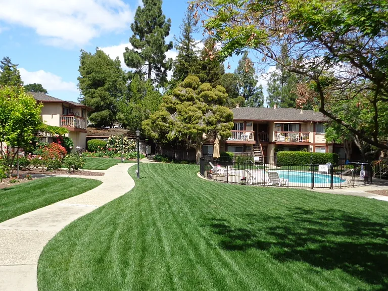 Mira Loma Apartments — Photo 24