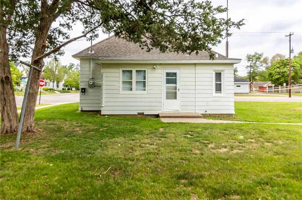 2 bed, 749 sqft, $1,500 — Photo 2