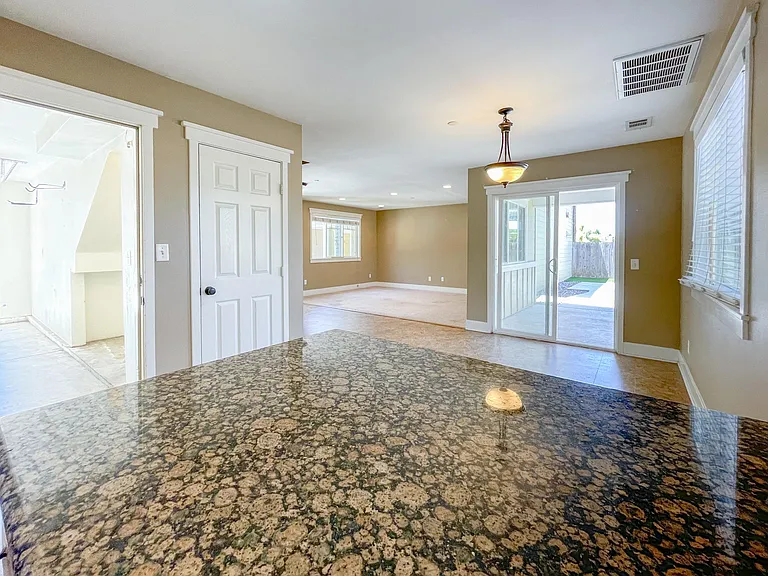 1725 S Maple St #4 — Photo 7
