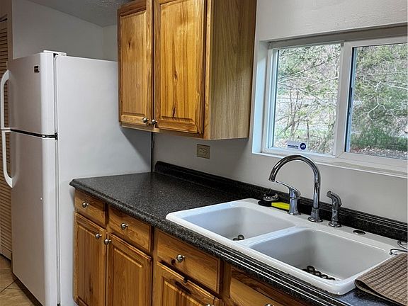 3rd image of 211 Yuma Rd