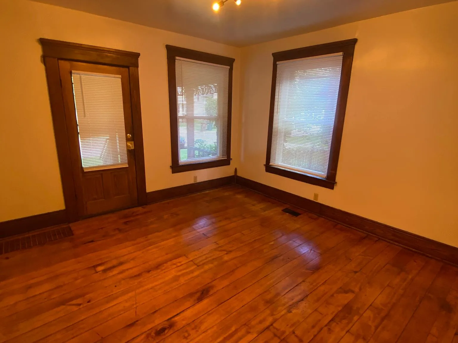 223 S 8th St — Photo 3