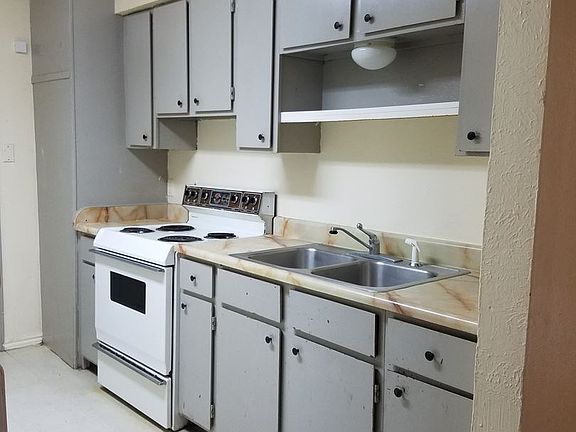 3rd image of 605 Maurice St APT A