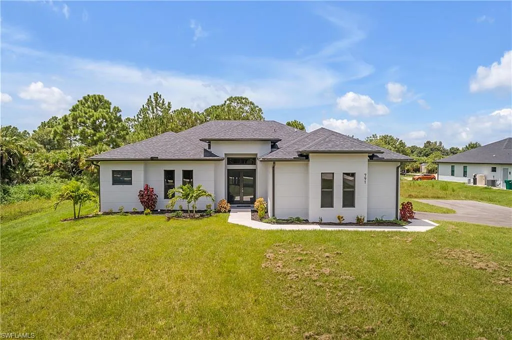 3 bed, 2.5 bath, 1965 sqft, $3,900 — Photo 1