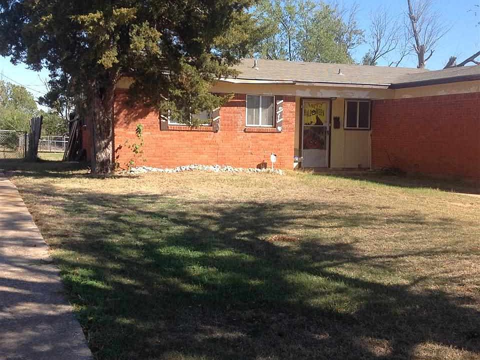 2nd image of 903 SW Ranch Oak Blvd