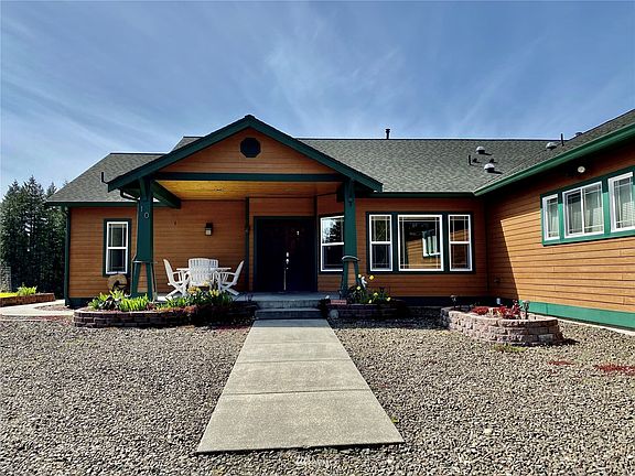 Nice cement patio/covered porch at the entrance for summer dining when the sun is too strong on the back patio. 