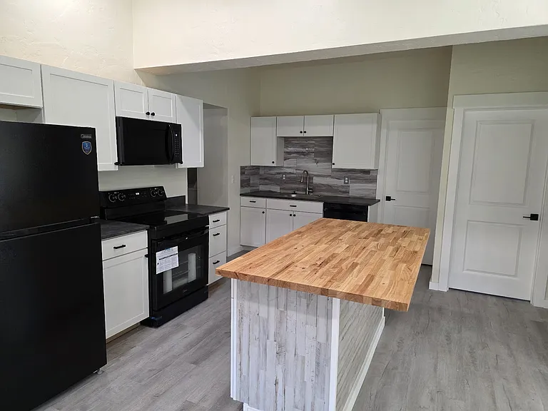 816 N 17th Ave — Photo 1
