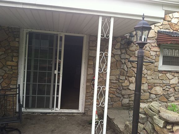 3rd image of 1023 Gladden St