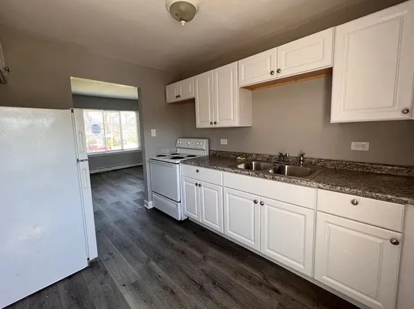 2113 W 119th St APT 11, Blue Island, IL 60406