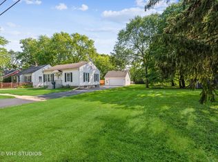 902 Irving Ave, Woodstock, IL 60098