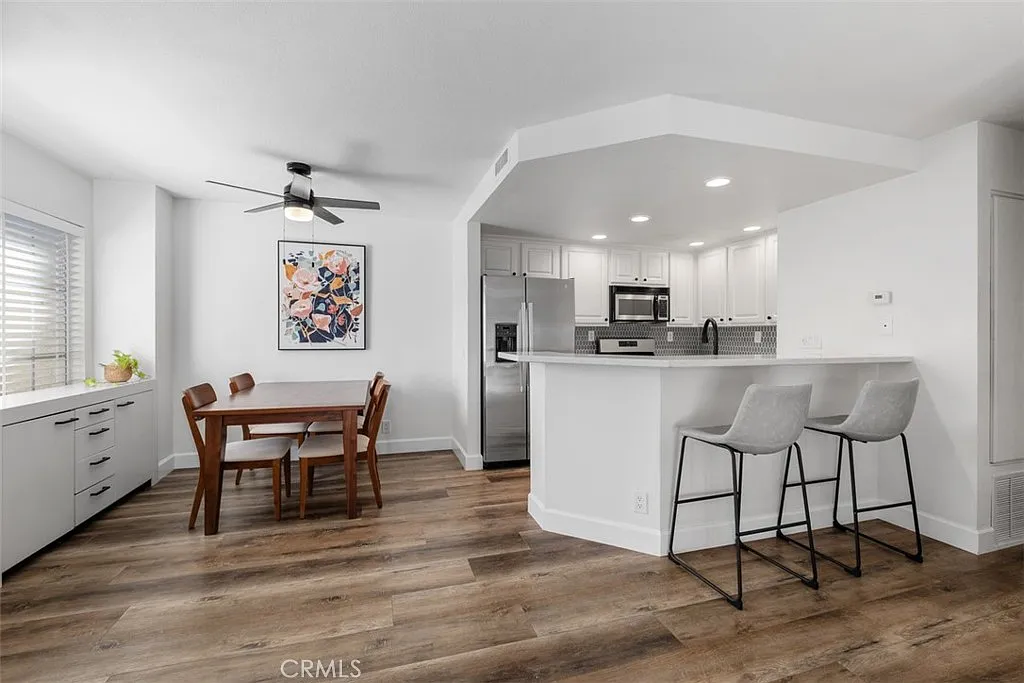 2 bed, 988 sqft, $3,400 — Photo 4