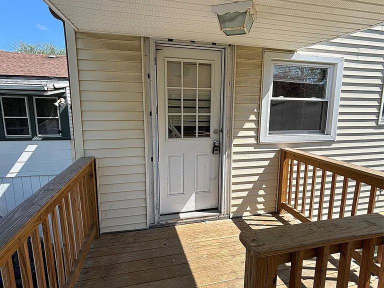 16 Mansion St — Photo 3