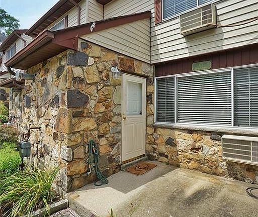 4th image of 17 Fuller Ct