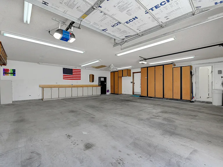 7085 Palmyra Ave — Photo 10