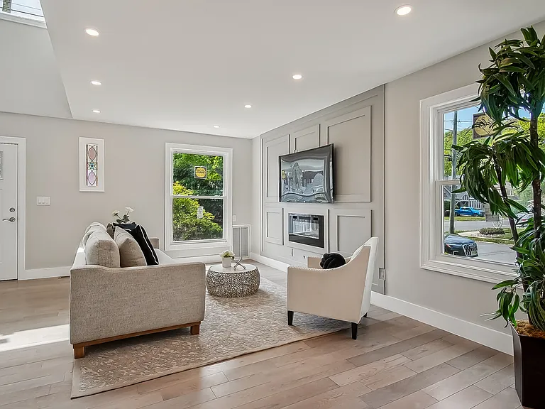 223 Victor St — Photo 8