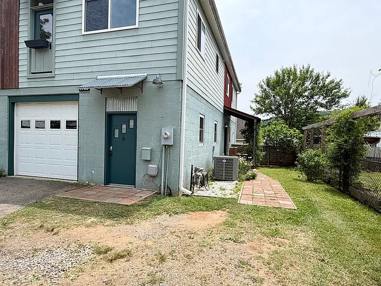 1500 Meridian St — Photo 3