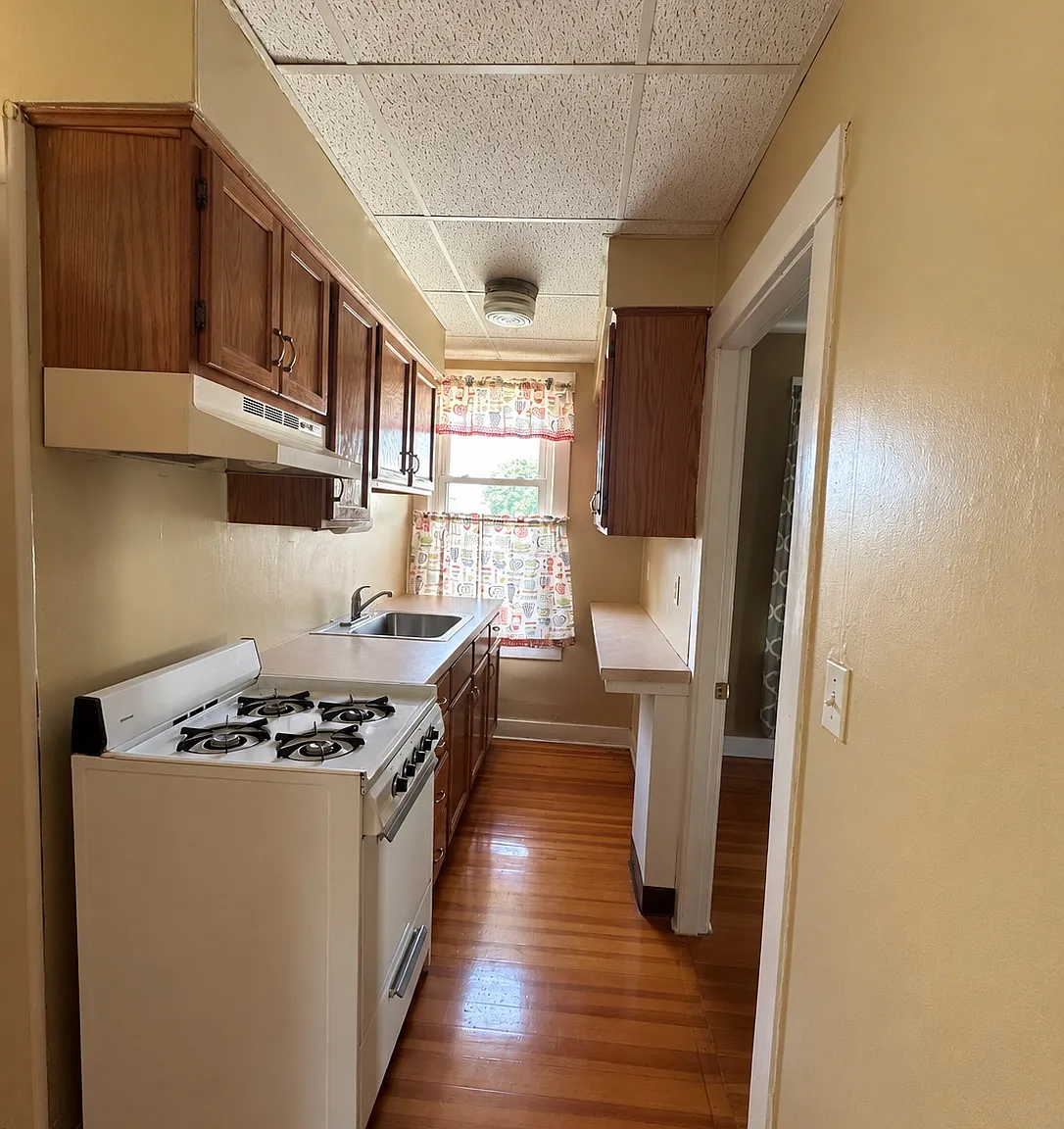 2 bed, 800 sqft, $1,600 — Photo 4